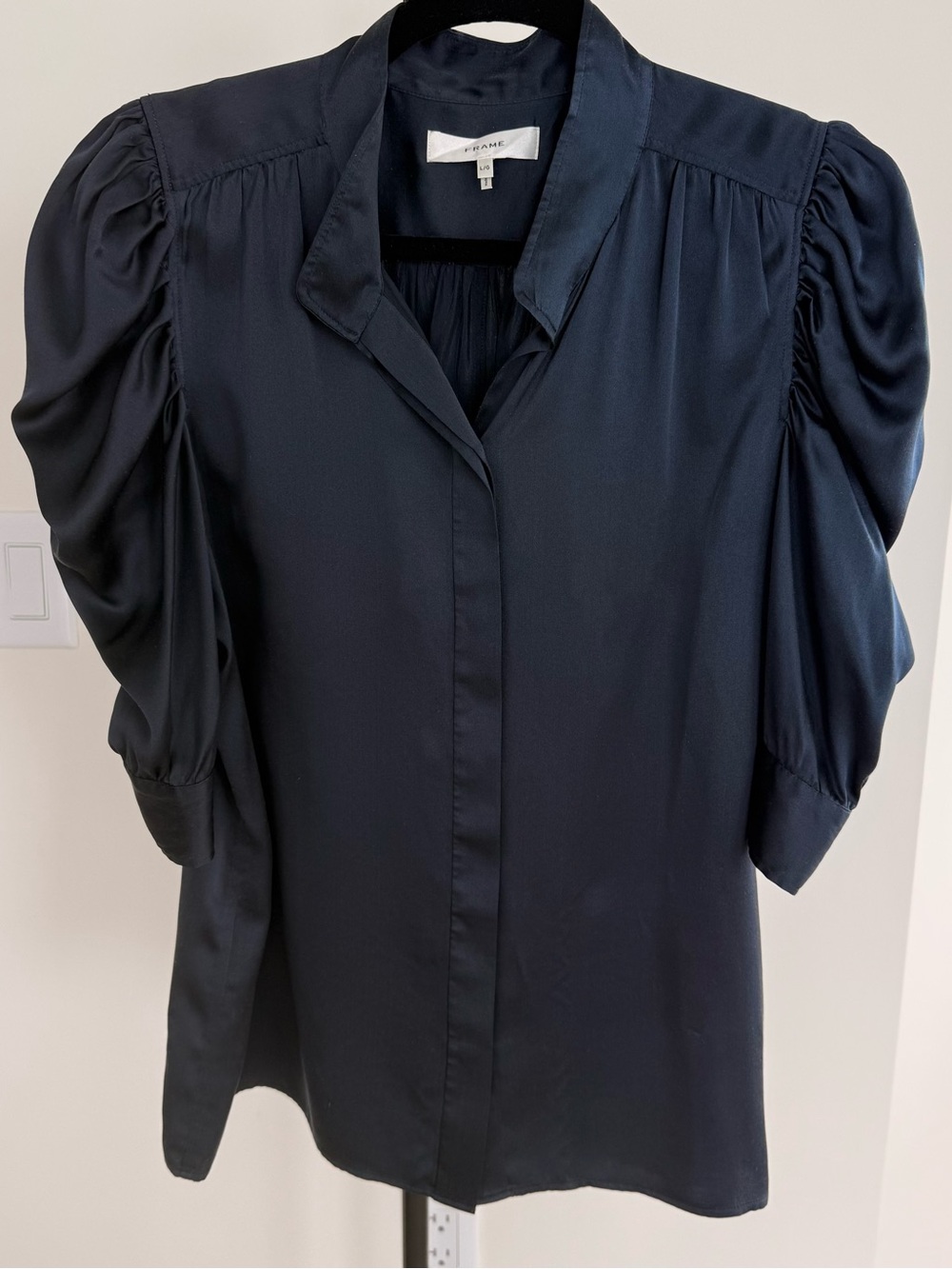 Frame Silk Blouse Puff-Sleeve Button-Front